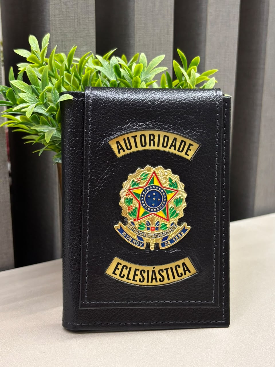 Carteira Funcional de Autoridade Eclesiástica em couro com brasão